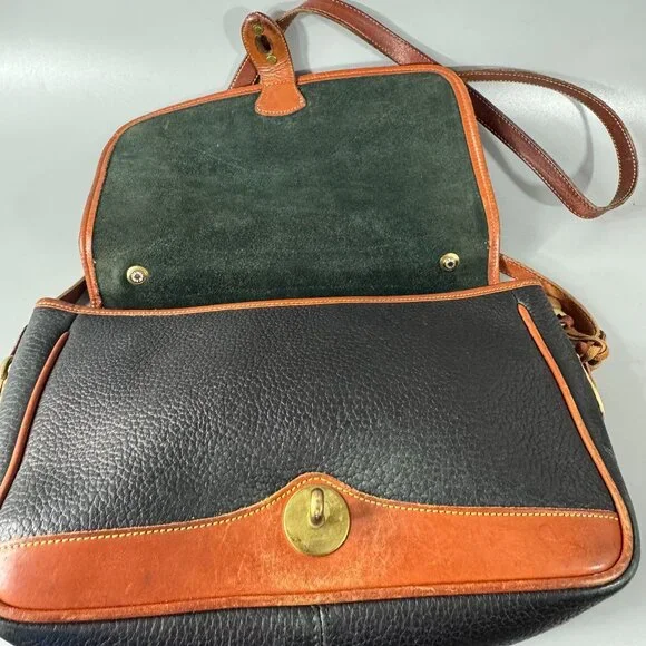 Vintage DOONEY & BOURKE BLACK ALL WEATHER LEATHER Crossbody Shoulder Purse - Picture 8 of 13